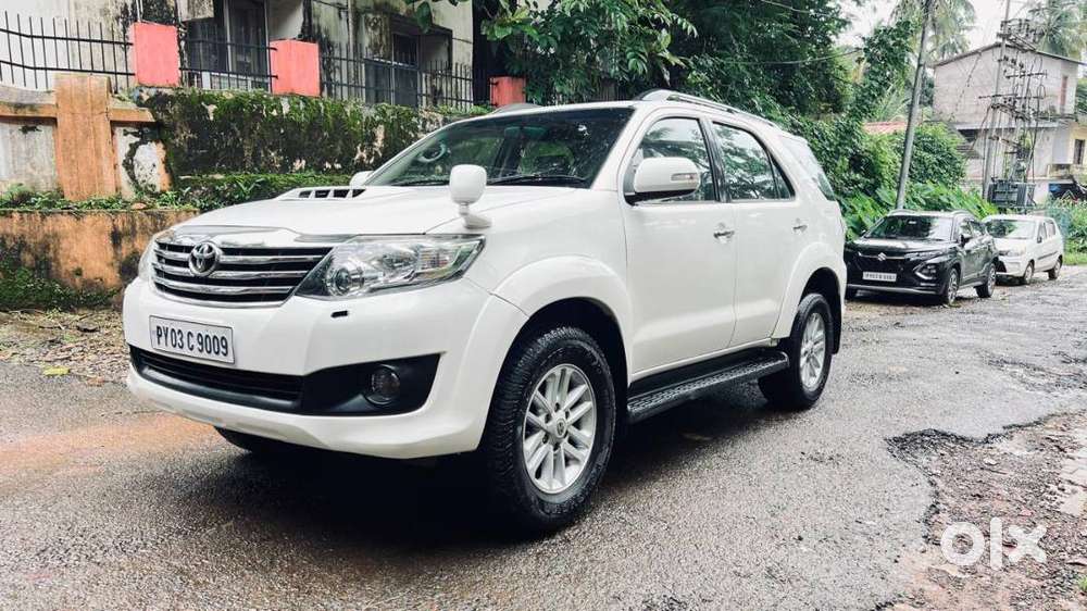 Toyota Fortuner 2013 (registered 2014) – Automatic Diesel