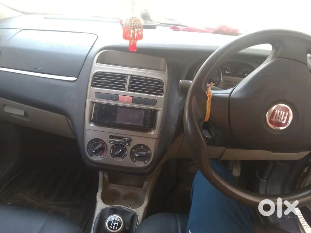 New Car Lena Hai Gadi Ek Dum Kadak Hai Koi Kam Nahi Hai