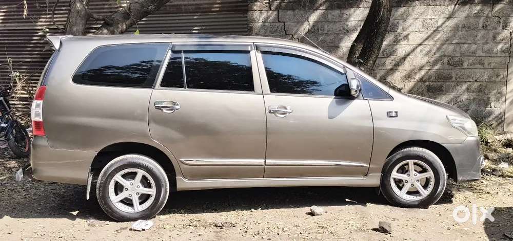 Toyota Innova 2015 Diesel 282000 Km Driven