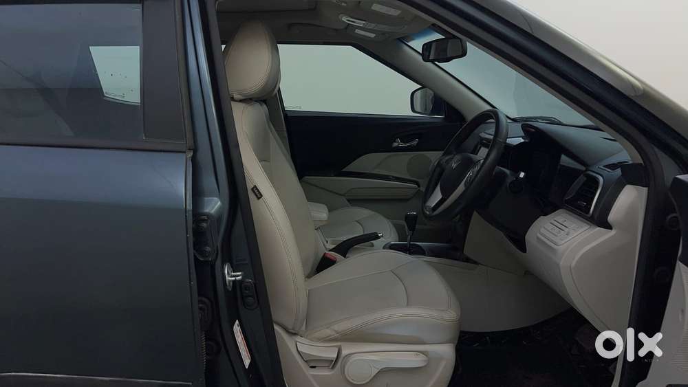Mahindra Xuv300 W8 (o) 1.5 Diesel Amt, 2023, Diesel