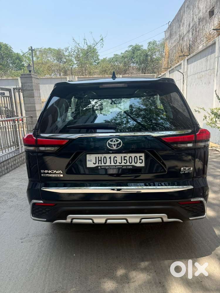 Toyota Innova Hycross 2025 Petrol Automatic