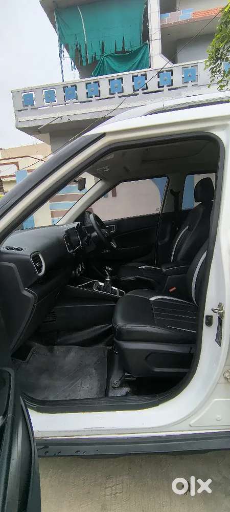 Hyundai Venue 2020 Diesel Good Condition.  Full Insurance Valid