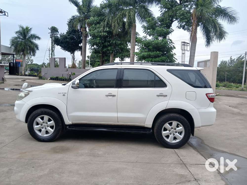 Toyota Fortuner 4x4 Manual Limited Edition, 2010, Diesel