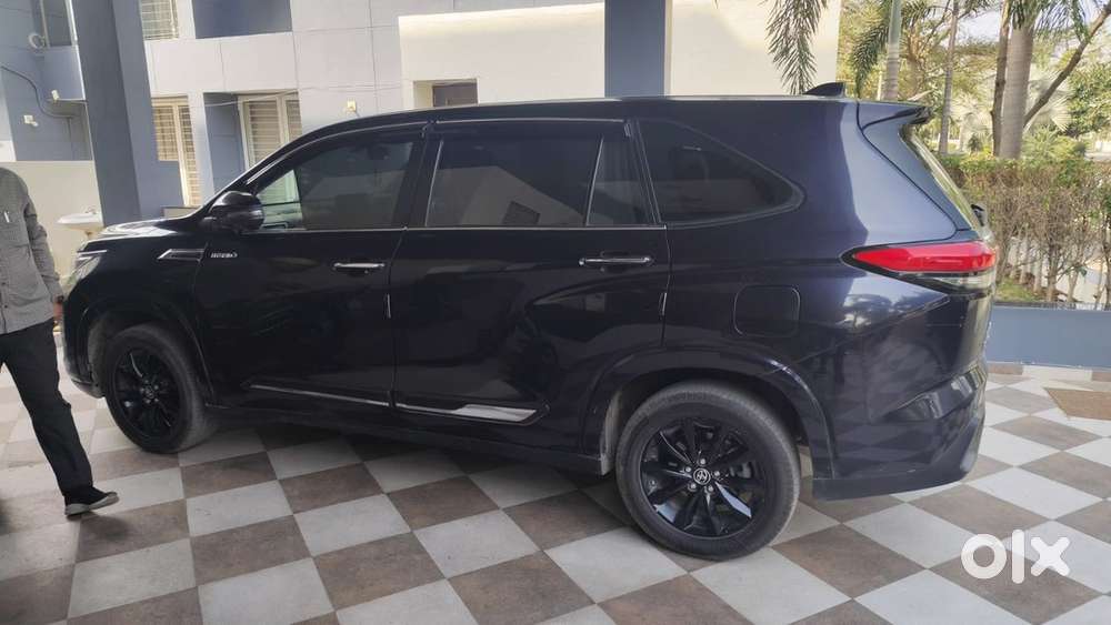 Toyota Innova Hycross 2023 Hybrid Well Maintained