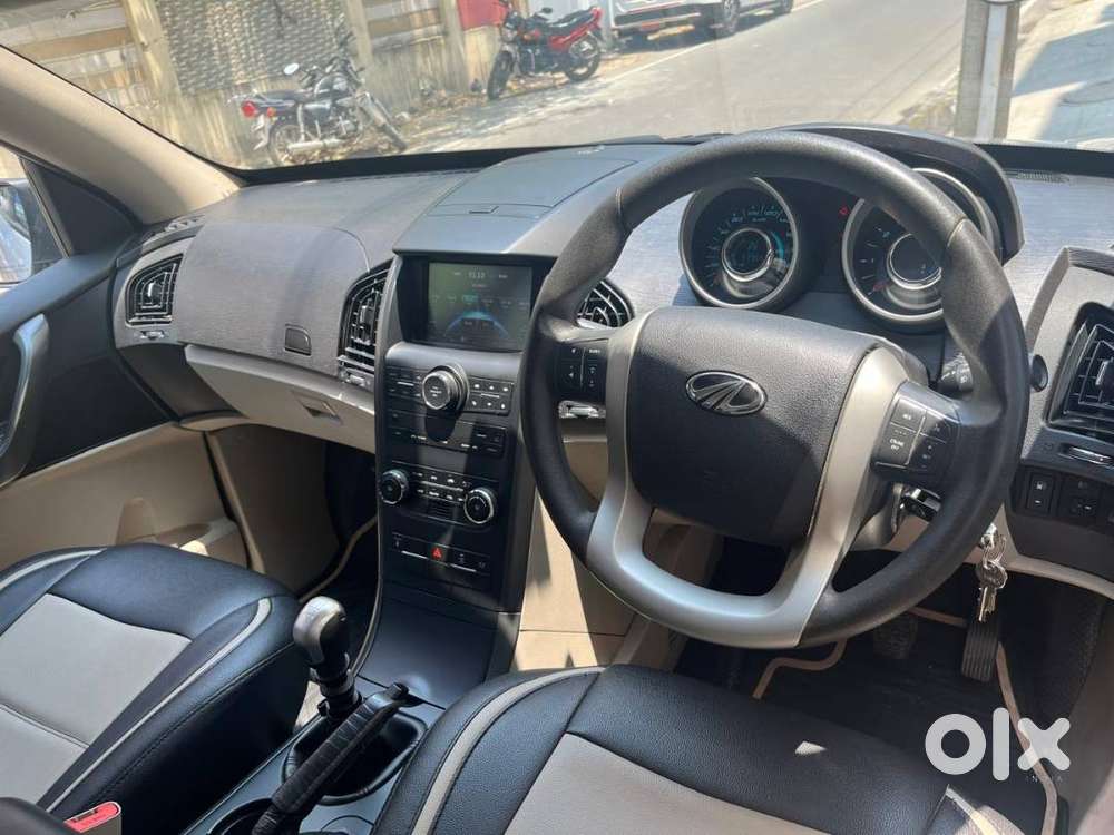 Mahindraxuv500(w6)-8yrs-diesel-manual