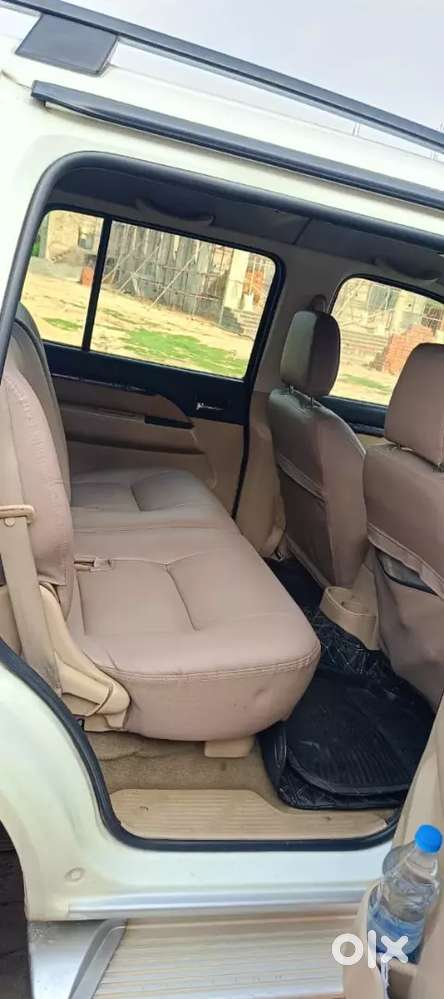 Ford Endeavour Showroom Mainted Vehicle Good Condition Very Less Drive