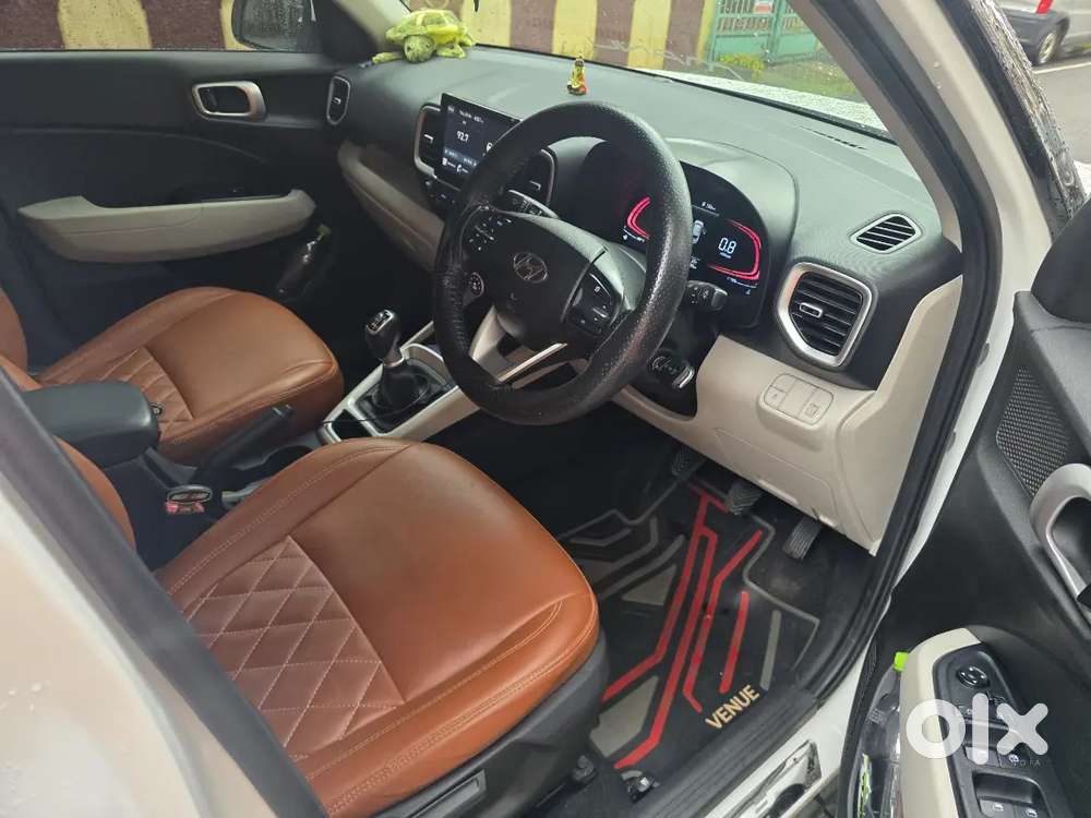 Hyundai Venue 2022 Diesel 42000 Km Driven