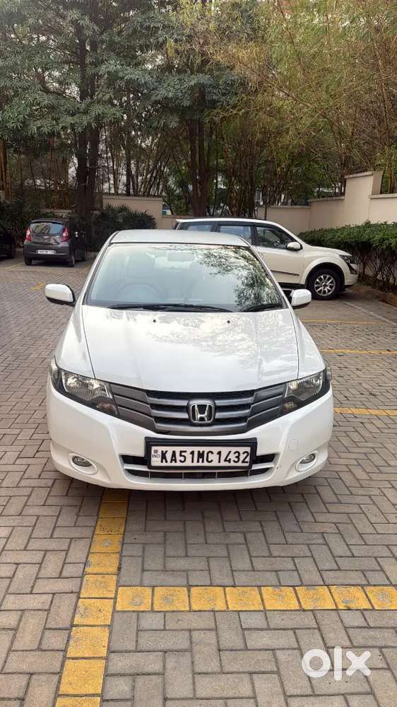 Well Maintained 2011 Honda City Company Serviced