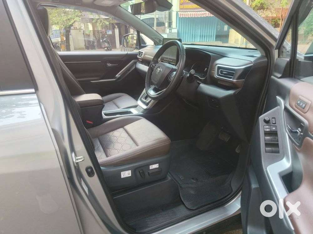 Toyota Innova Hycross 2.0 Zx Hybrid 7 Str, 2024, Petrol