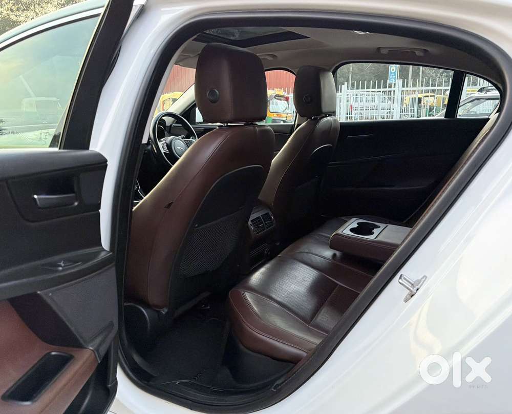 Jaguar Xe Portfolio, 2019, Petrol