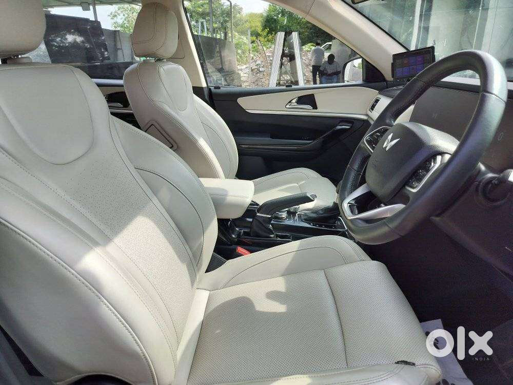 Mahindra Xuv700 2.2 Ax 7 Diesel At Str, 2023, Diesel