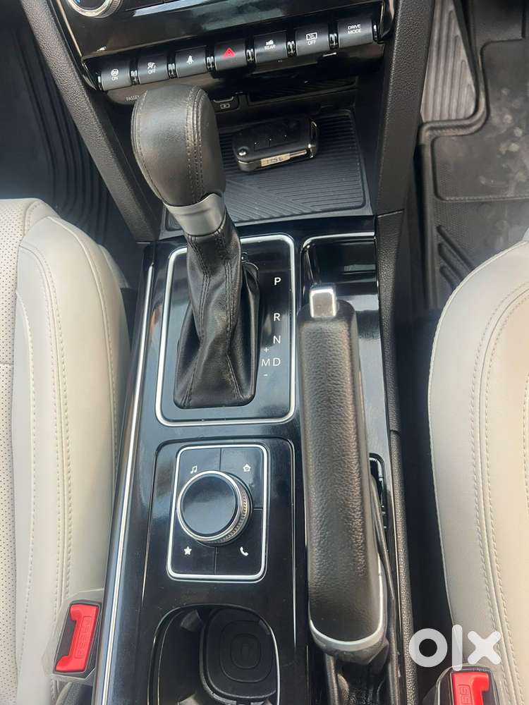 Mahindra Xuv700 2.2 Ax 7 Diesel At Str, 2022, Diesel