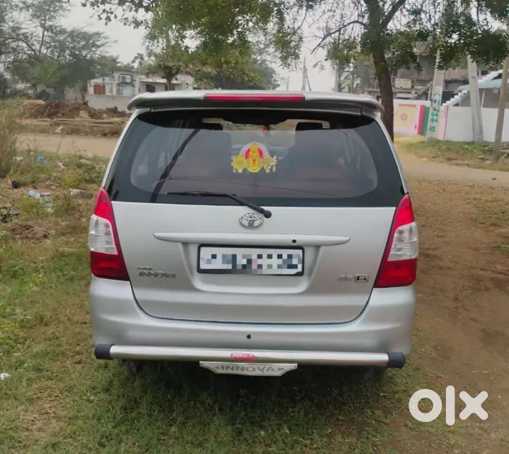 Innova 2.5 G (2011) 7 Seater Showroom Tack Vehicle