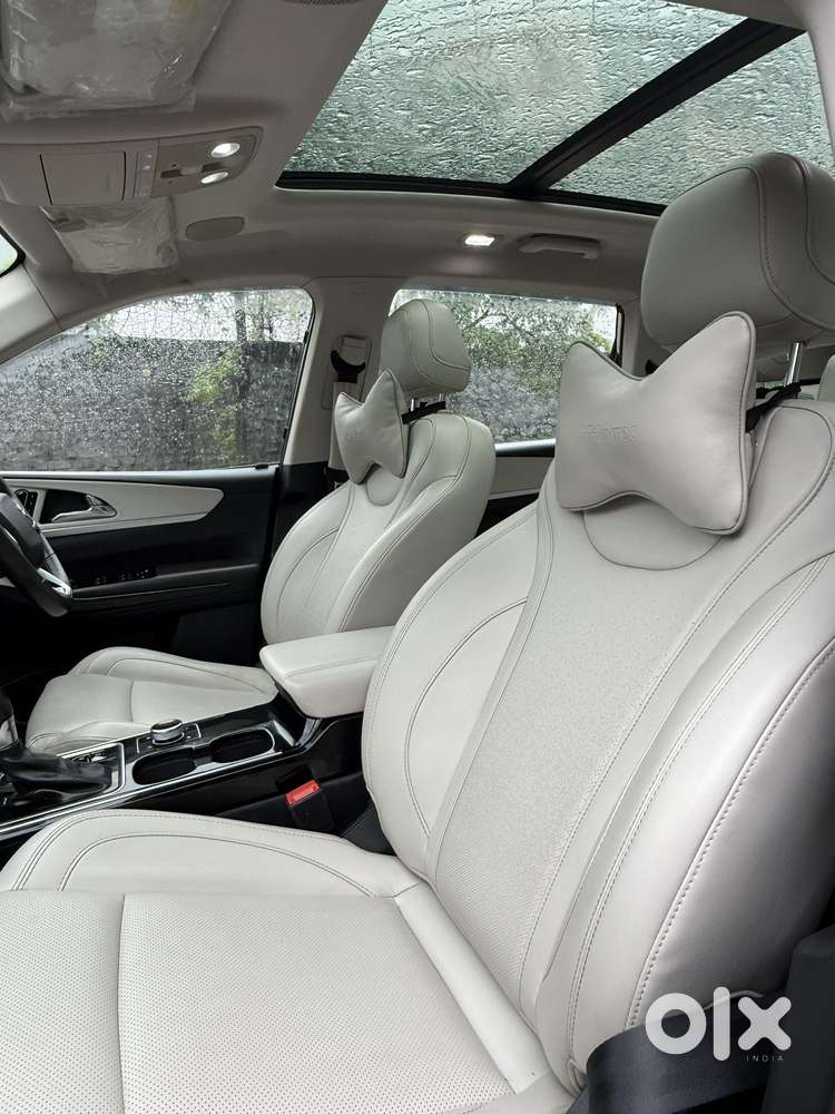 Mahindra Xuv700 2.2 Ax 7 Diesel At Luxury Pack Str Awd, 2022, Diesel