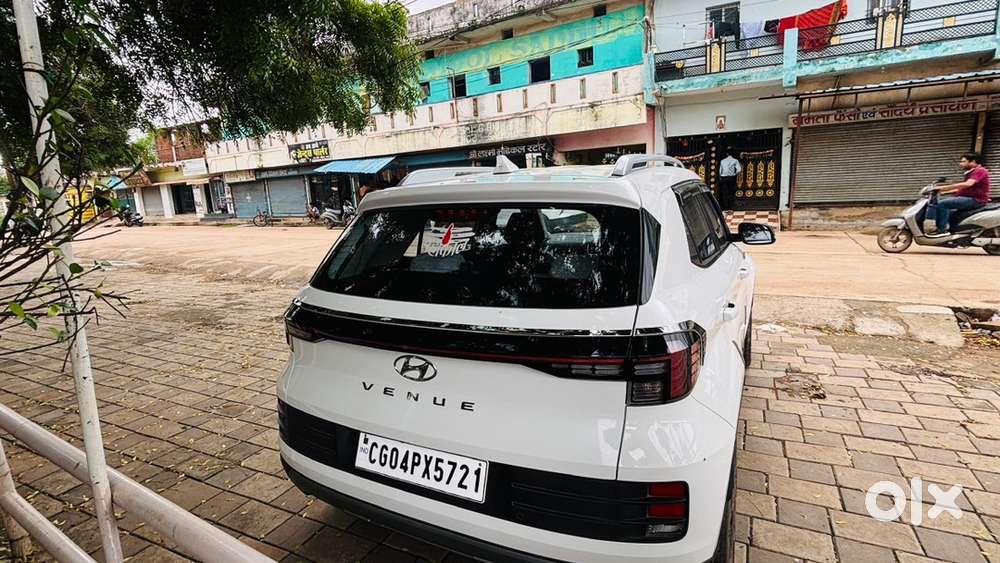 Hyundai Venue Petrol 2024
