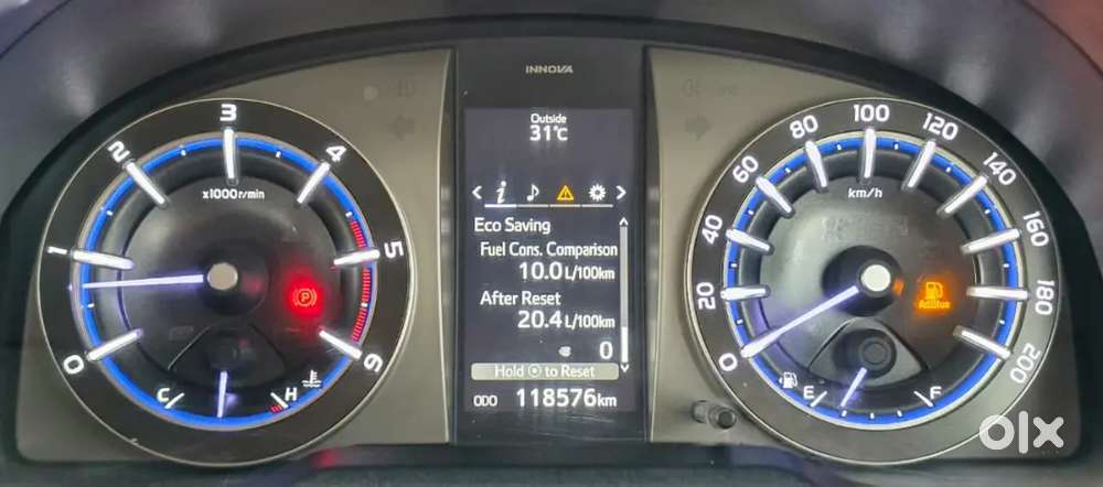 Innova Crysta 2.4 V Mt 8 Str 2021