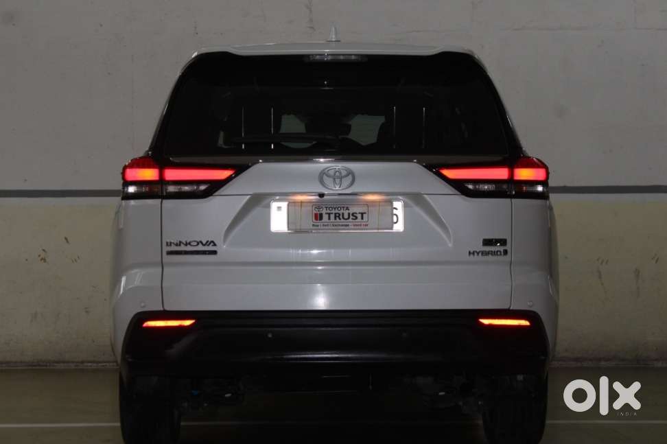 Toyota Innova Hycross 2.0 Zx (o) Hybrid 7 Str, 2023, Petrol