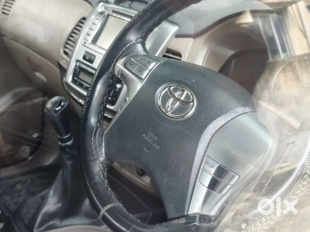 Toyota Innova 2.5 Crysta 2014
