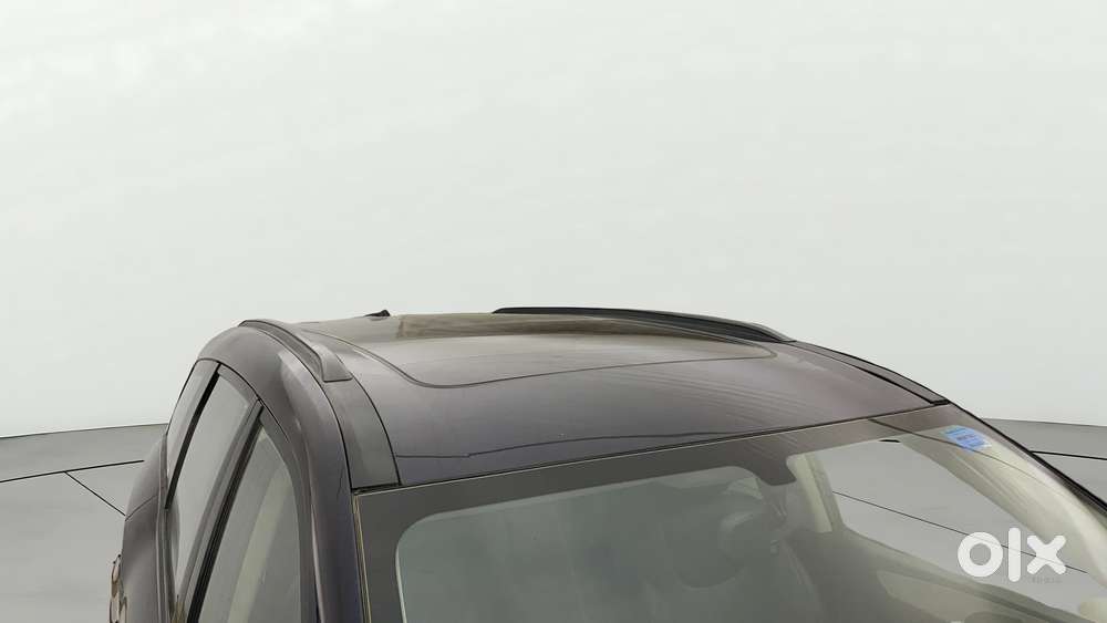 Mahindra Xuv700 2.0 Ax 5 Petrol Mt Str, 2022, Petrol