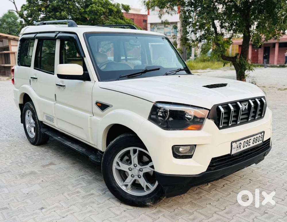 Mahindra Scorpio, 2016