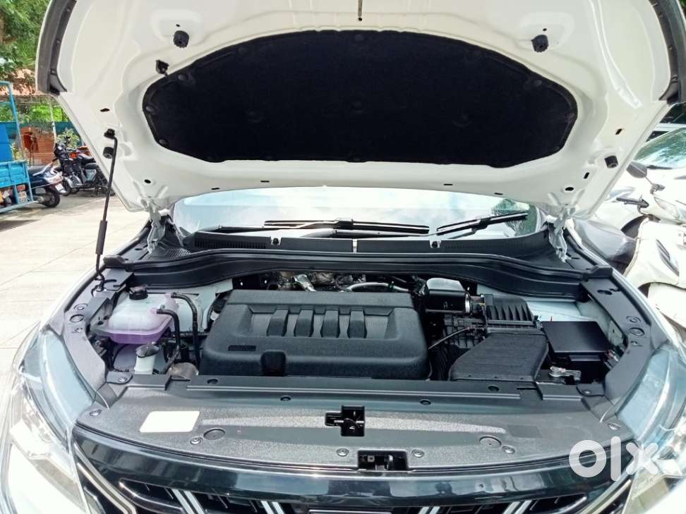 Mahindra Xuv700 2.2 Ax 7 Diesel Mt Luxury Pack Str, 2025, Diesel