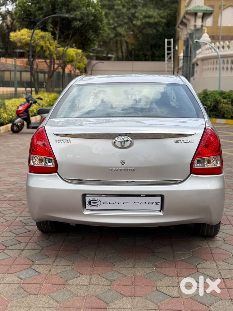 Toyota Etios V, 2011, Petrol