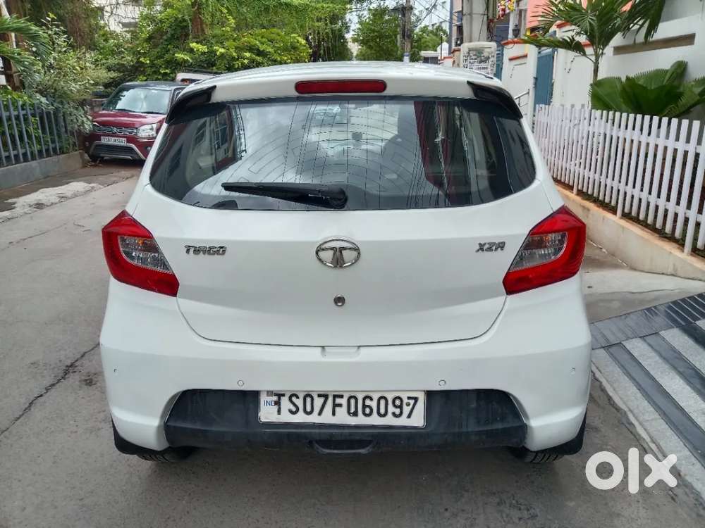 Tata Tiago Xza, 2017, Petrol