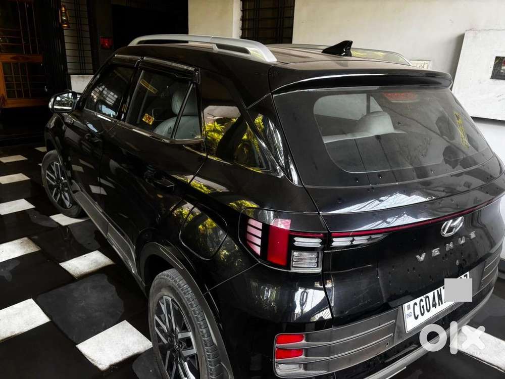 Hyundai Venue 2023 Diesel Well Maintained