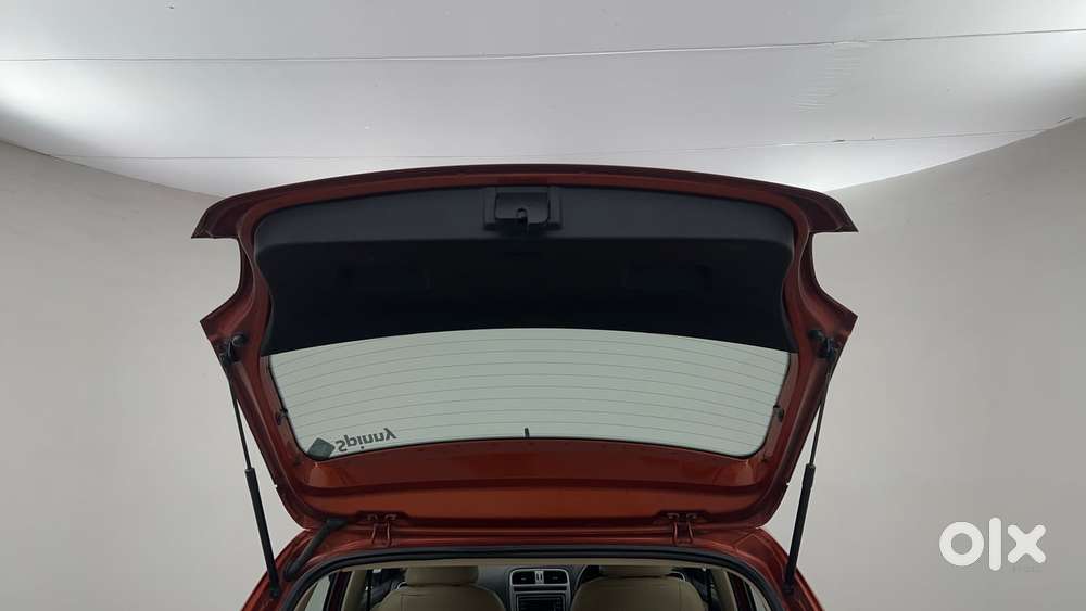 Volkswagen Polo Petrol Highline 1.2l, 2015, Petrol