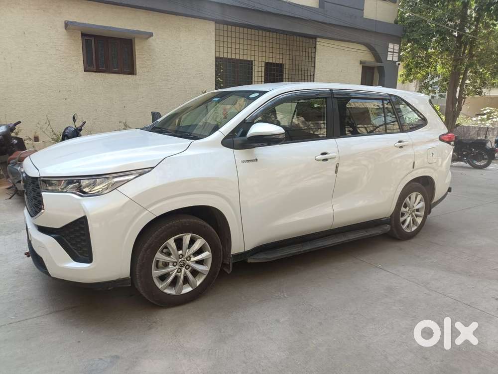 Toyota Innova Hycross 2.0 Vx Hybrid 8 Str, 2024