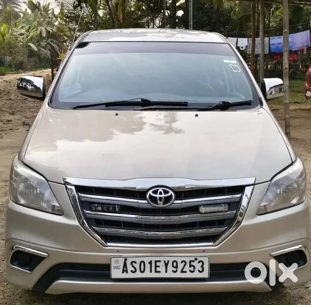 Toyota Innova Hycross 2012