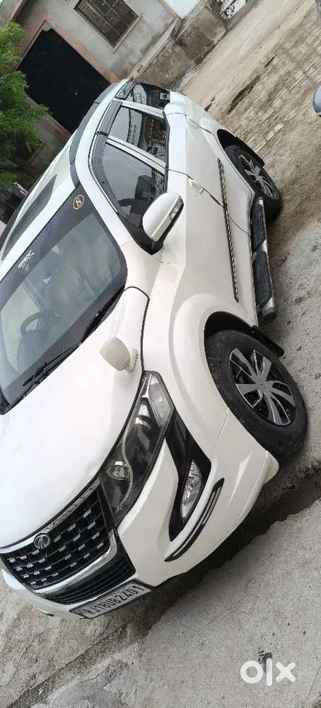 Mahindra Xuv500 . 12 /2017 Variant