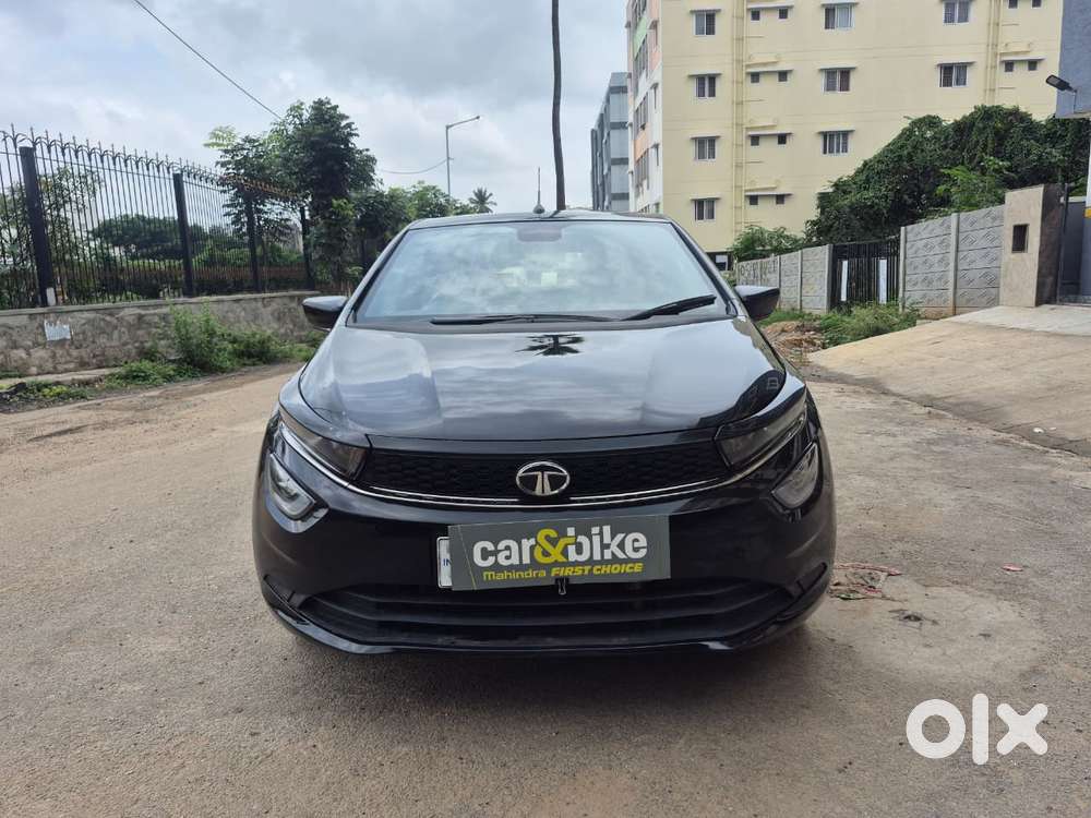 Tata Altroz 1.2 Xza Plus Dark Edition Dct, 2022, Petrol