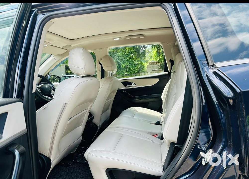 Mahindra Xuv700 Ax7 Luxury Pack Awd, 2023, Diesel