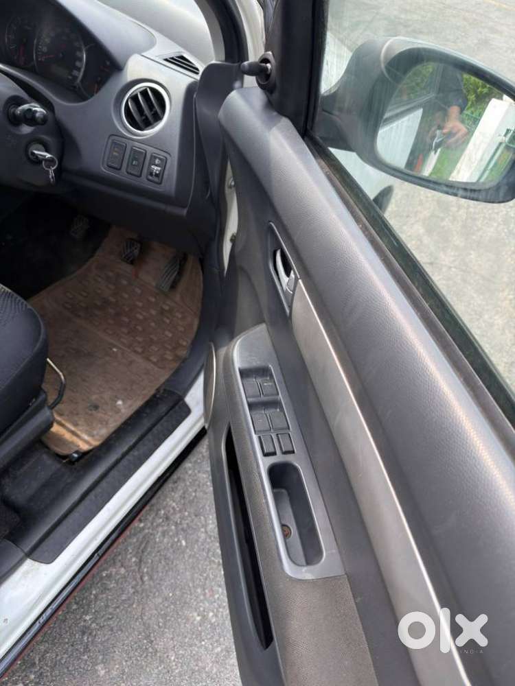 Maruti Suzuki Swift Vxi 1.2 Abs Bs-iv, 2011, Petrol