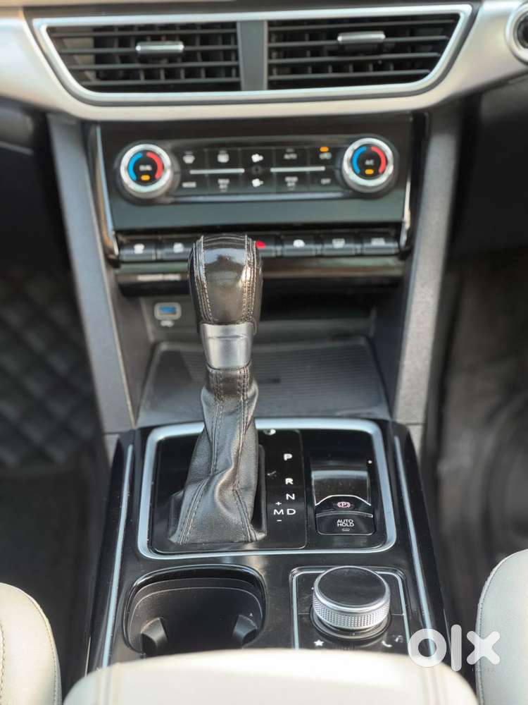 Mahindra Xuv700 Ax7l 6 Str At, 2022, Diesel