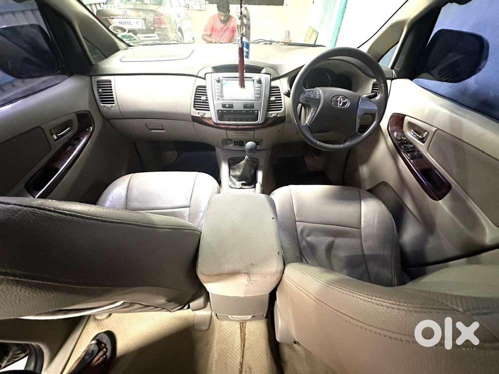 Toyota Innova 2.5 V 8 Str, 2013, Diesel