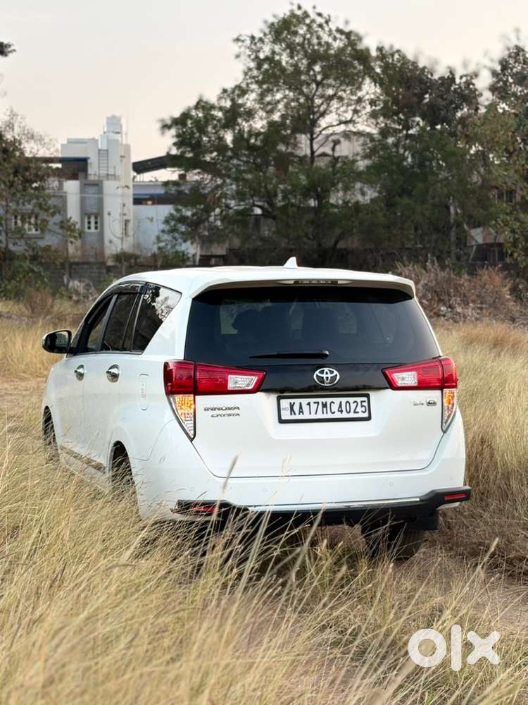 Toyota Innova Crysta 2025