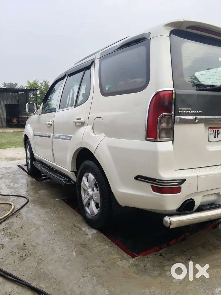 Tata Safari Storme 2016