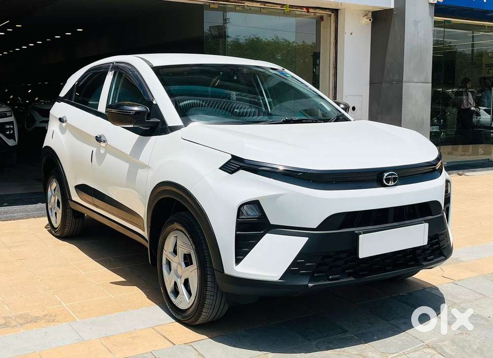 Tata Nexon Smart 1.2 Revotron Petrol 5 Mt, 2025, Petrol