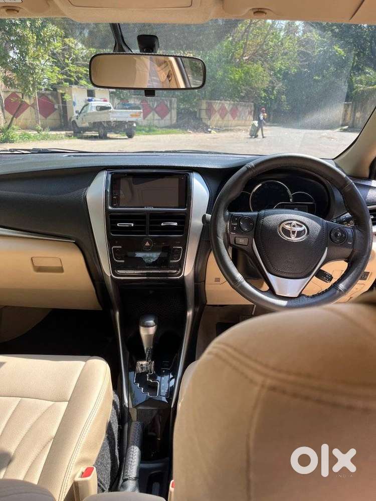 Toyota Yaris V Cvt, 2019, Petrol