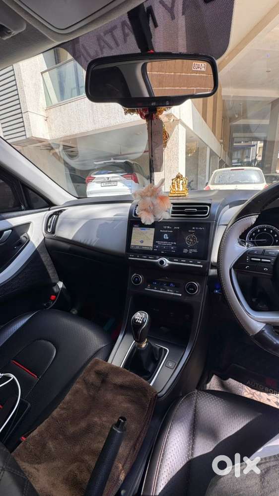 A Stylish White Hyundai Creta-sx 1.5