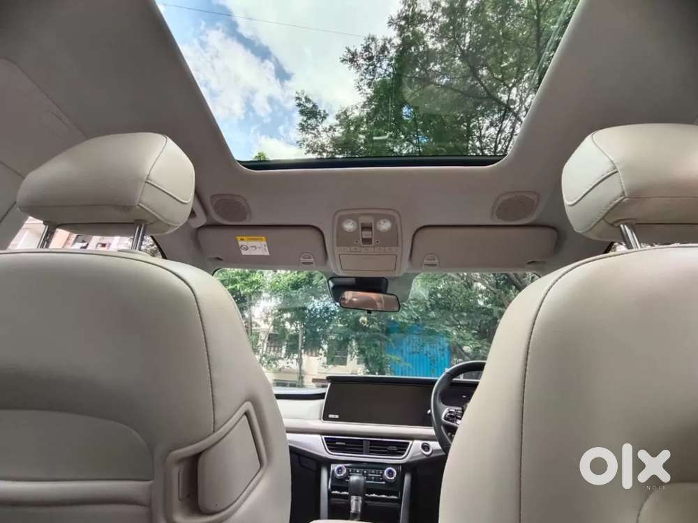 Mahindra Xuv700 2.2 Ax 7 Diesel At Luxury Pack Str Awd, 2022, Diesel