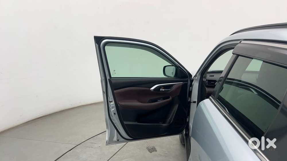 Maruti Suzuki Grand Vitara 1.5 Alpha Smart Hybrid At, 2022, Petrol