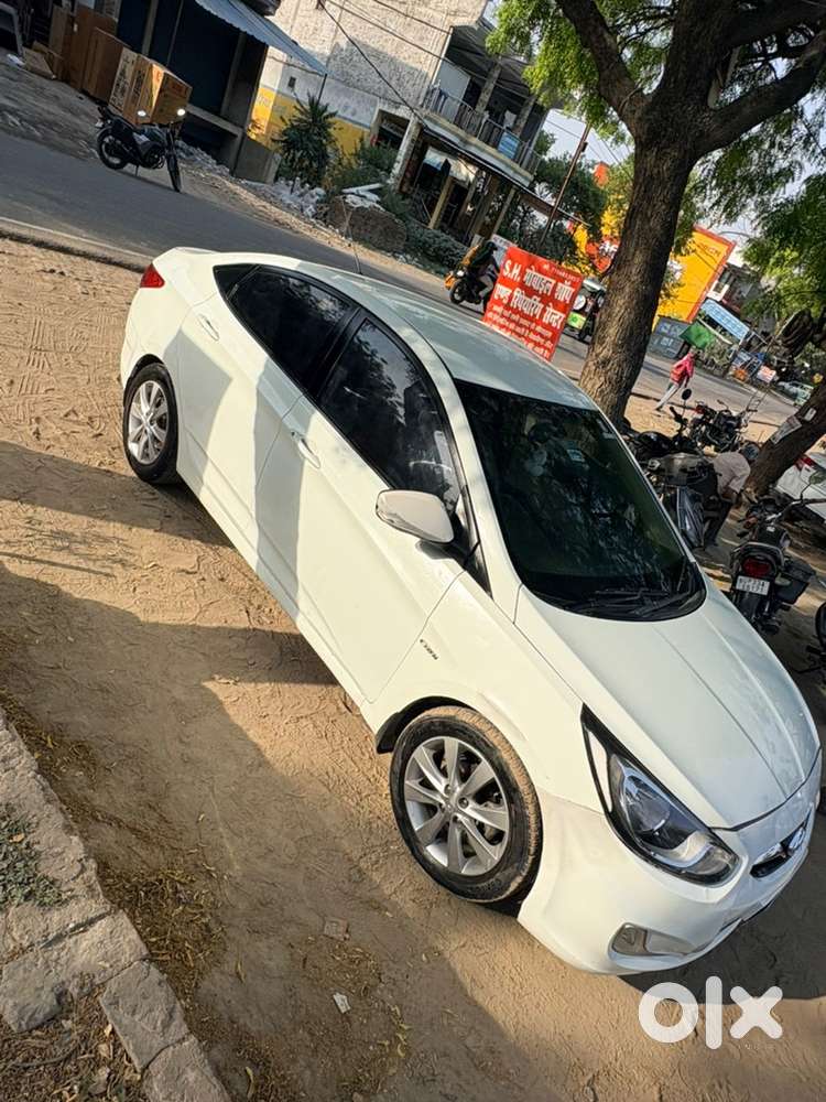 Hyundai Fluidic Verna 2012