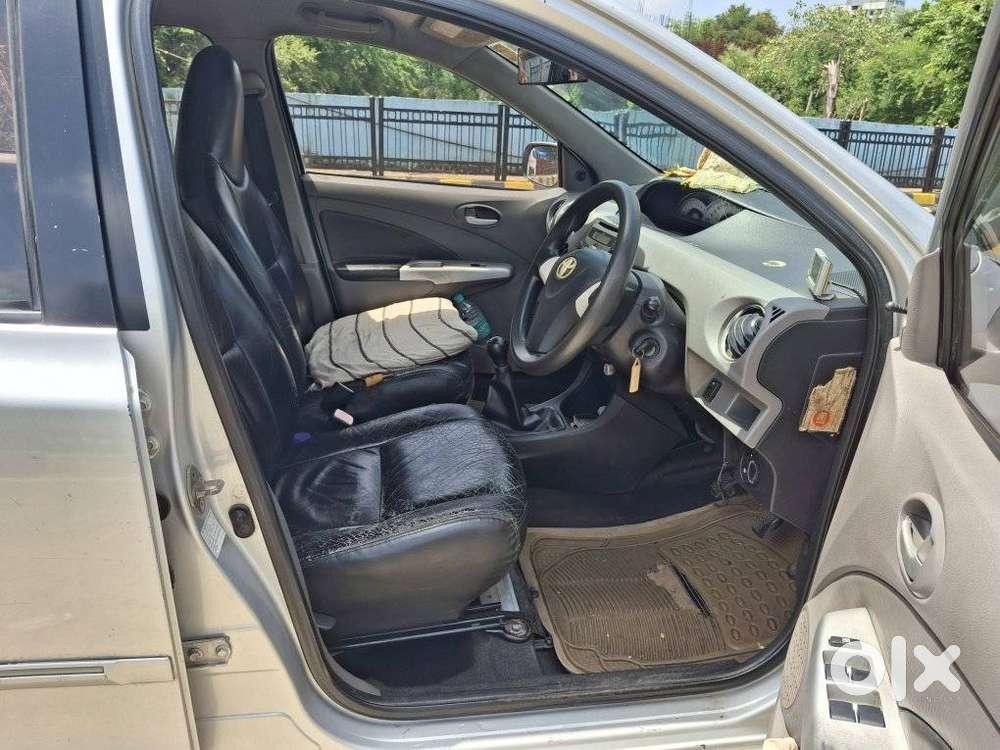 Toyota Etios V, 2011, Petrol