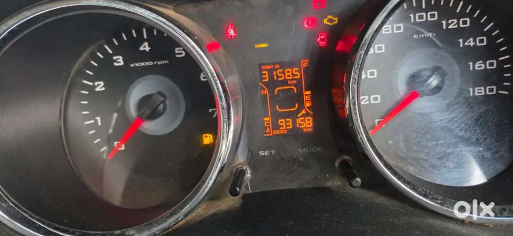 Mahindra Tuv 300 1.5 T8 2017