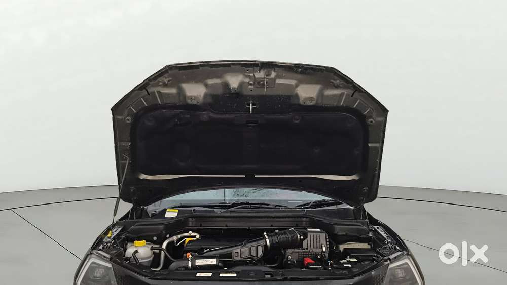 Mahindra Xuv 3xo Ax5 Pm Mt, 2025, Petrol