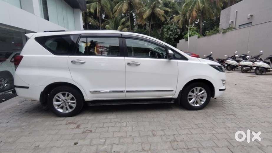 Toyota Innova Crysta 2.8 Gx At, 2018