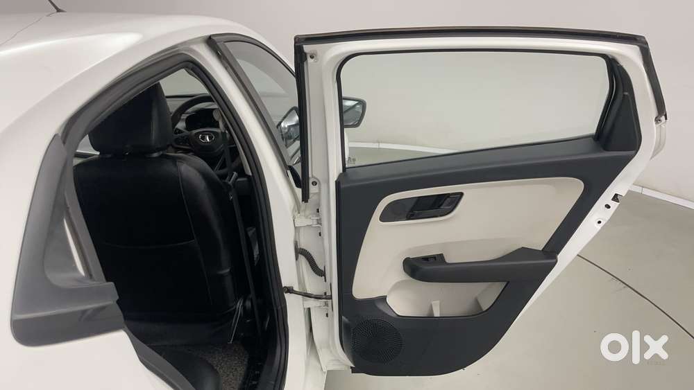 Tata Altroz 1.2 Xt, 2022, Petrol
